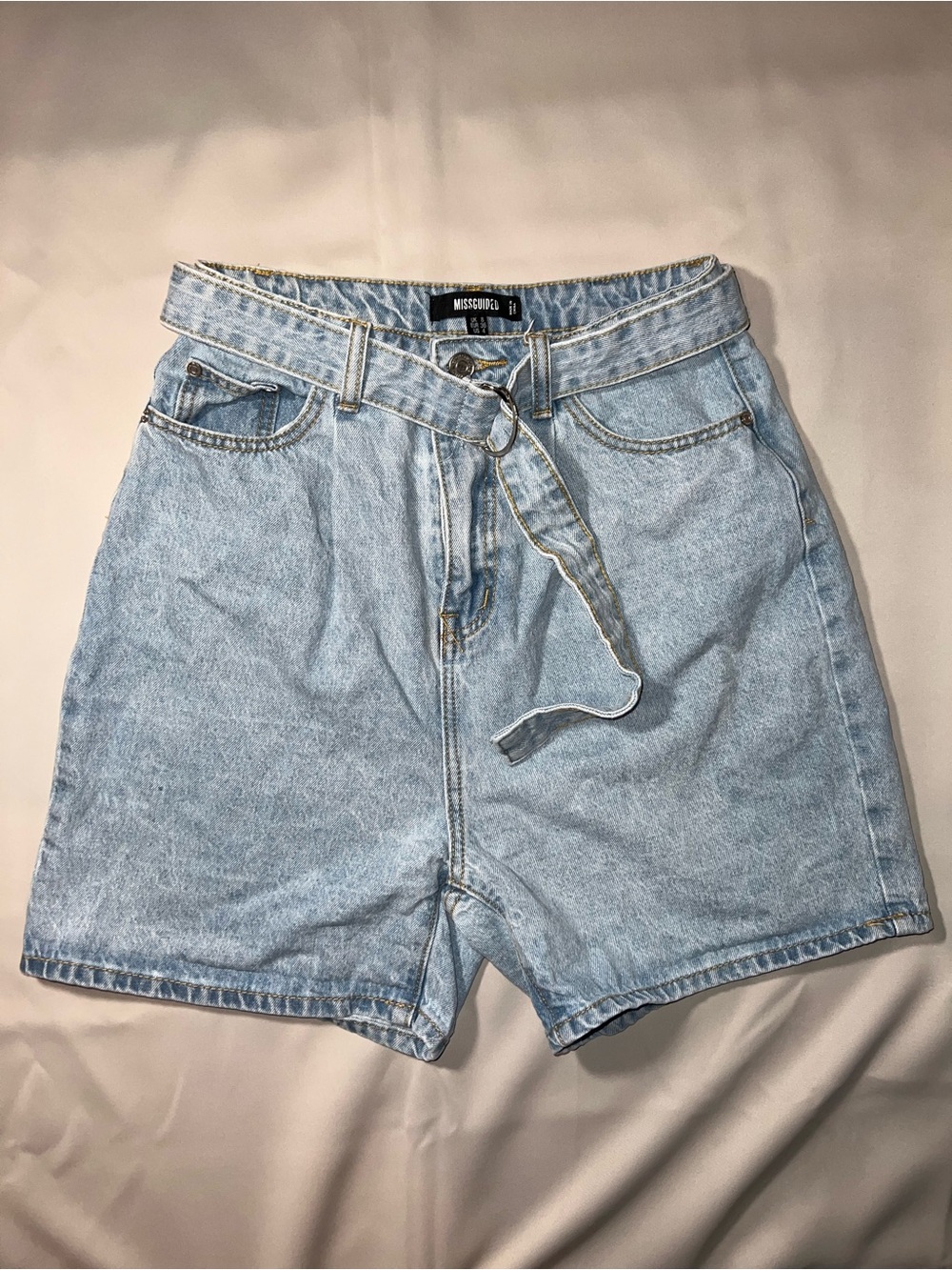 Missguided Light Wash Denim Shorts with Belt (Size US 4)